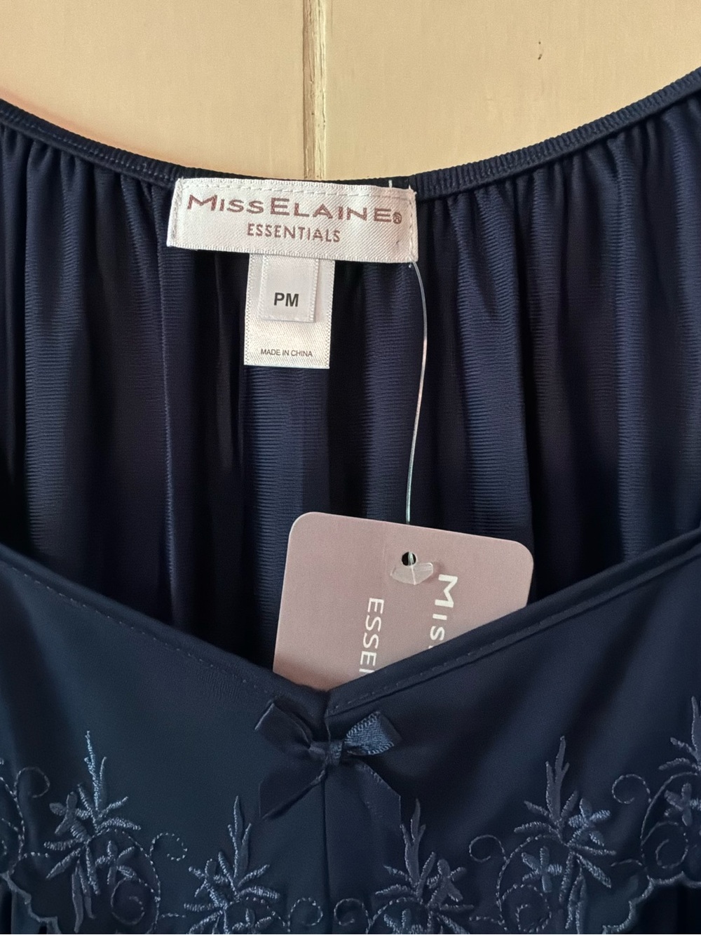 🌙✨🆕🏷️ Miss Elaine Essentials Nightgown PM Petite Medium Navy Embroidered - Picture 6 of 16